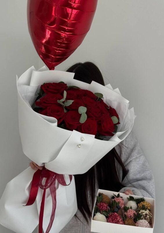 Комбо с красными розами💖