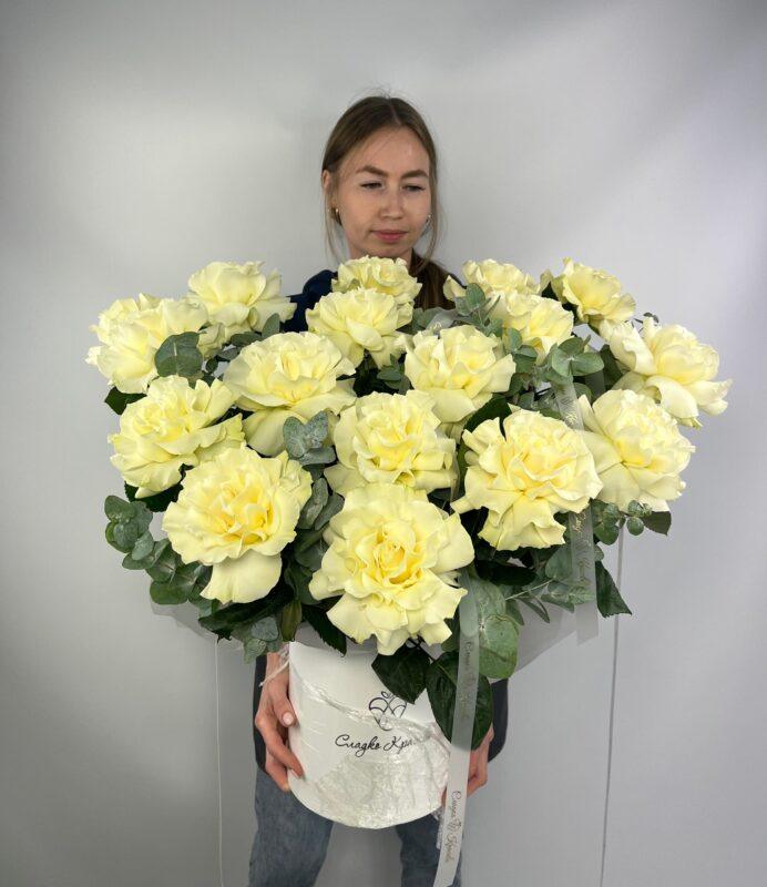 Композиция XL с белыми ажурными розами